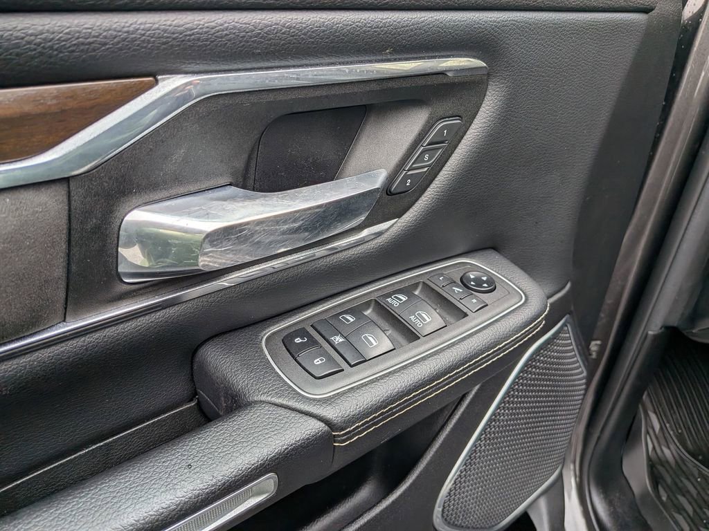 Used 2021 RAM 1500 Laramie AWD/4WD image 11