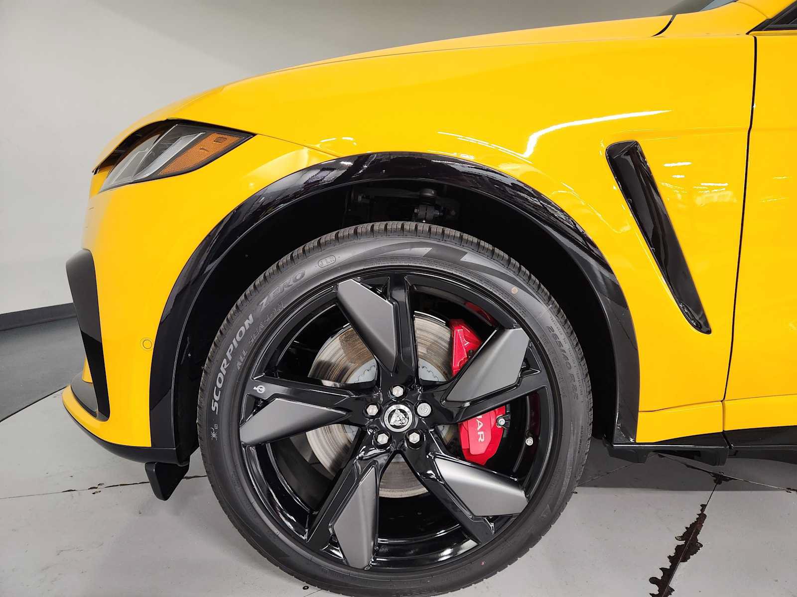 New 2026 Jaguar F-PACE SVR 575 Edition AWD/4WD image 21