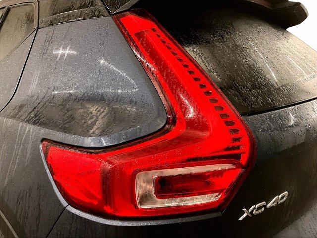 Used 2022 Volvo XC40 T5 R-Design w/ Advanced Package AWD/4WD image 29
