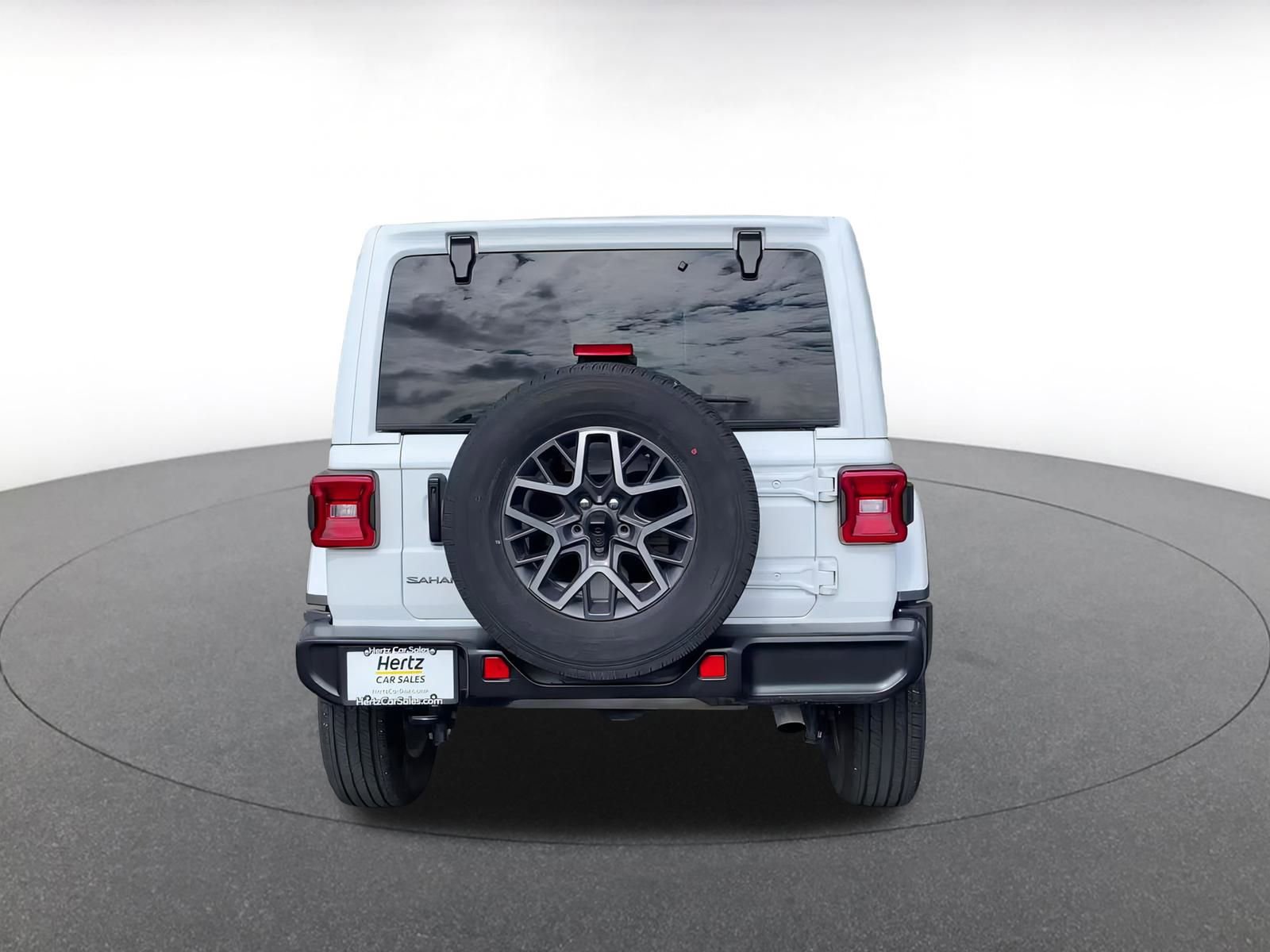 Used 2025 Jeep Wrangler Sahara image 12
