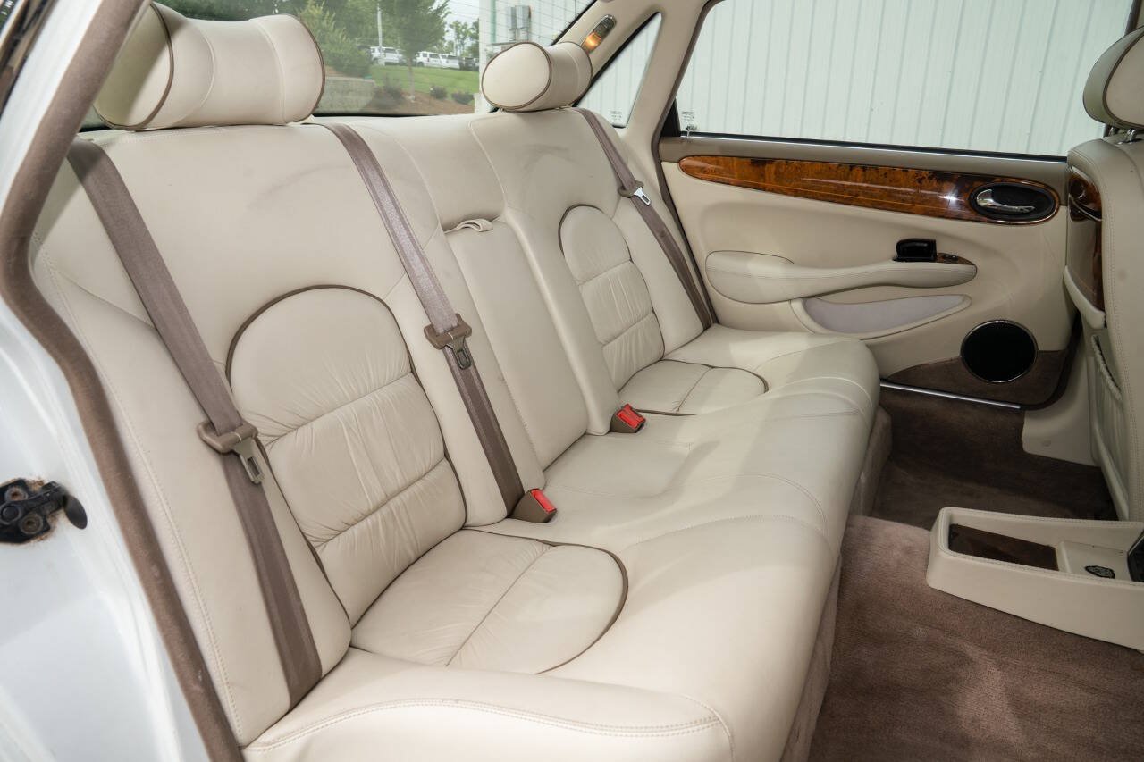 Used 1998 Jaguar XJ8 L RWD image 33