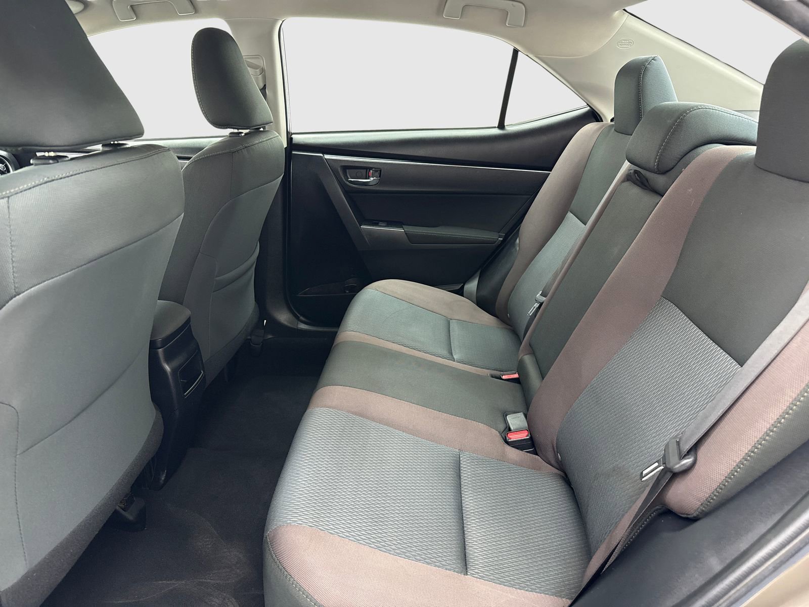 Used 2019 Toyota Corolla LE w/ Carpet Mat Package (TMS) FWD image 36