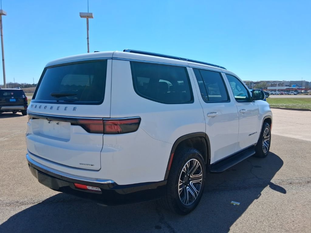 Used 2024 Jeep Wagoneer Series II w/ Flexible Seating Group image 5