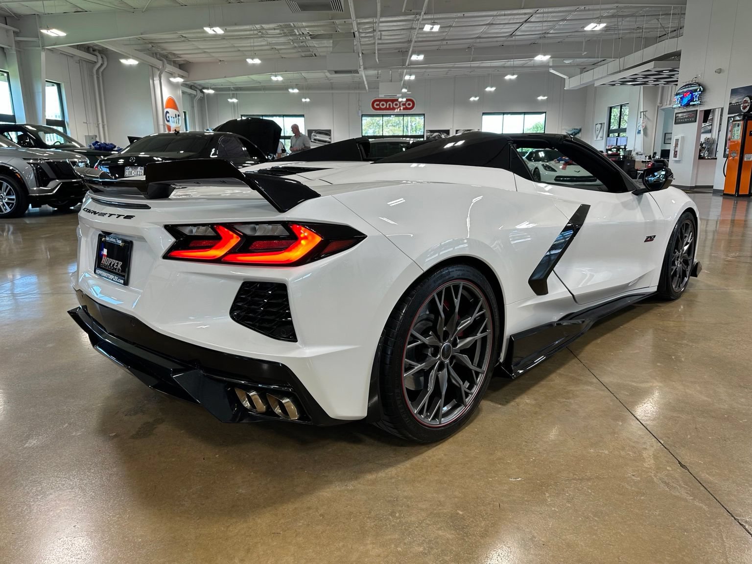 Used 2023 Chevrolet Corvette Stingray Premium Conv w/ Z51 Performance Package RWD image 13