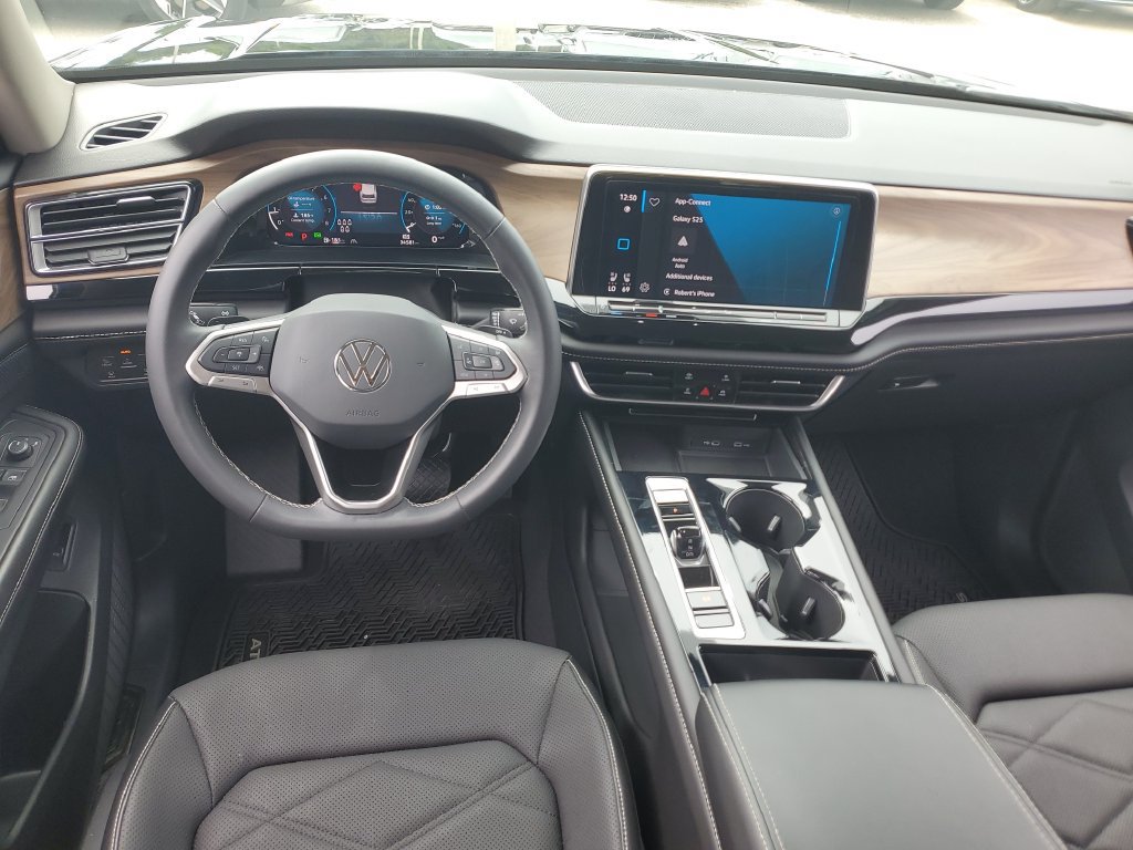 Certified 2024 Volkswagen Atlas SE FWD image 3