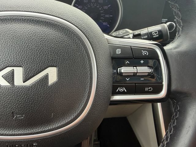 Used 2023 Kia Carnival LX FWD image 15