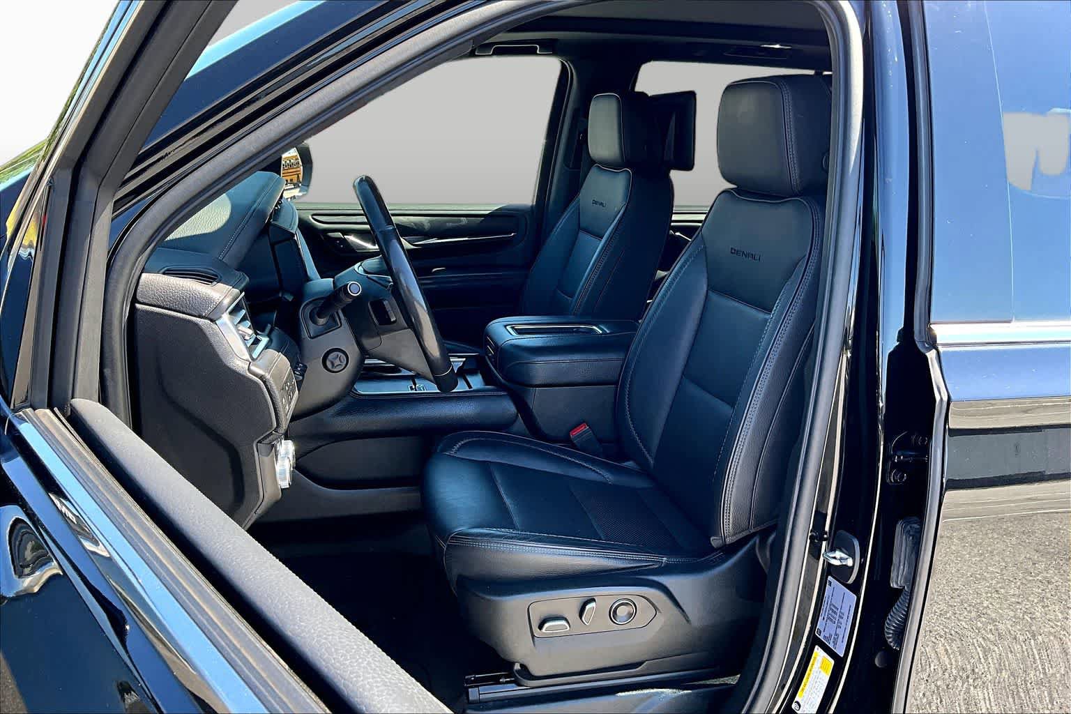 Used 2021 GMC Yukon Denali AWD/4WD image 8
