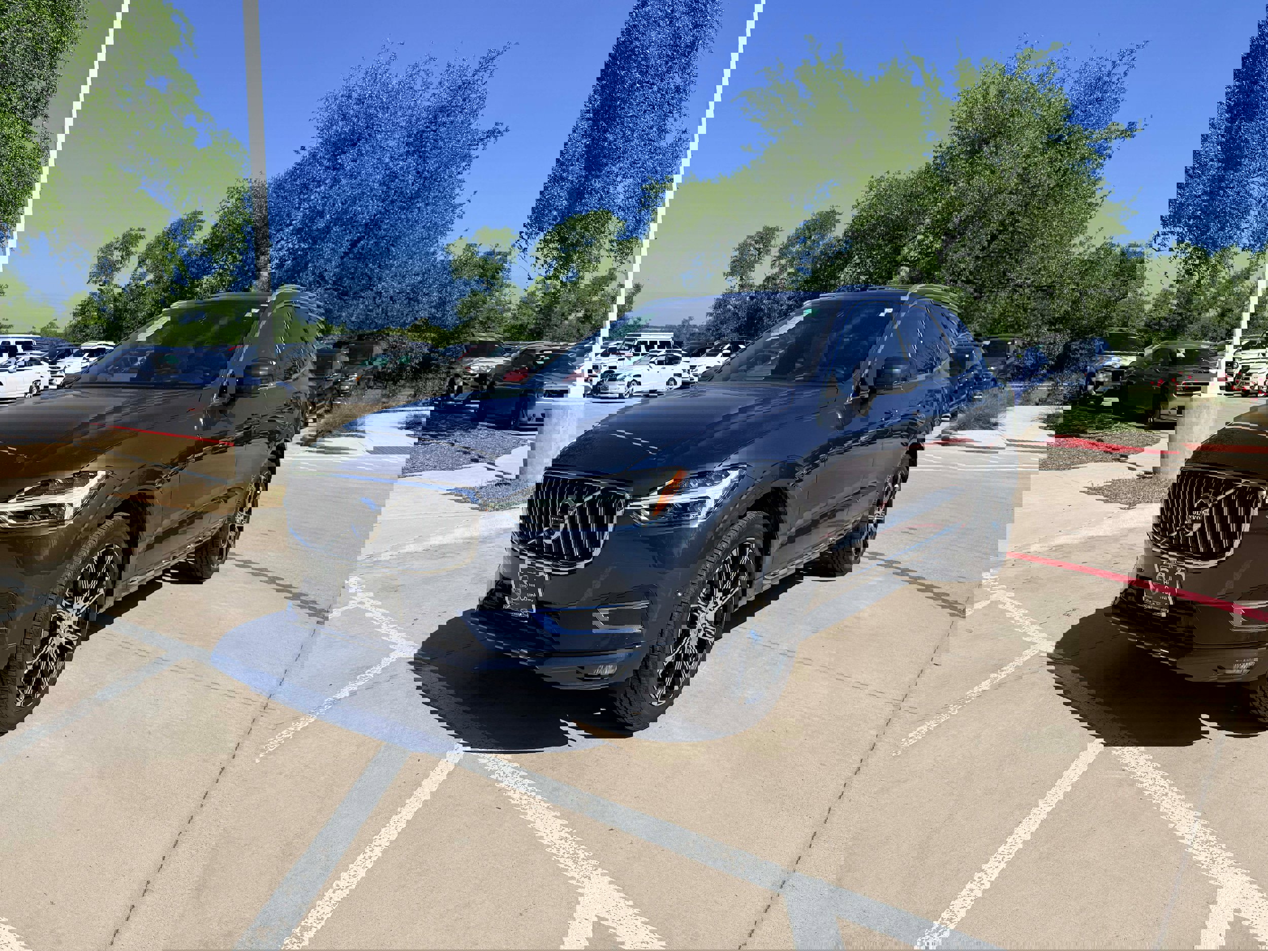 Used 2019 Volvo XC60 T5 Inscription w/ Protection Package Premier AWD/4WD image 2