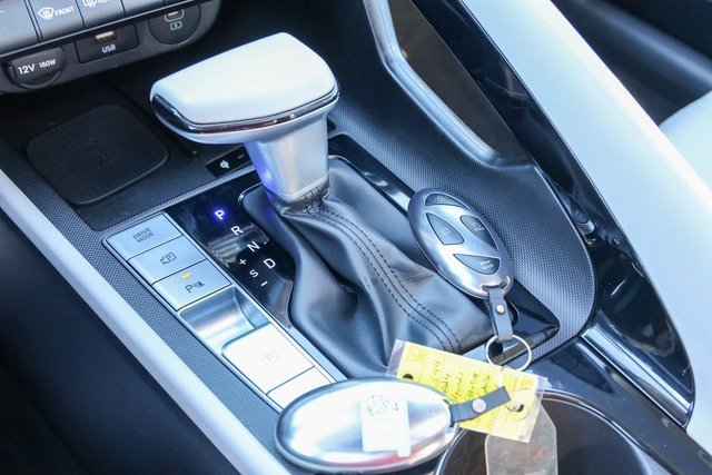 Used 2024 Hyundai Elantra Limited image 22