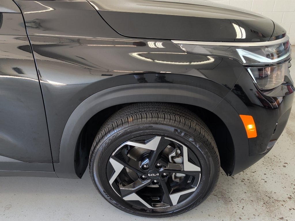 Certified 2025 Kia Seltos S AWD/4WD image 3