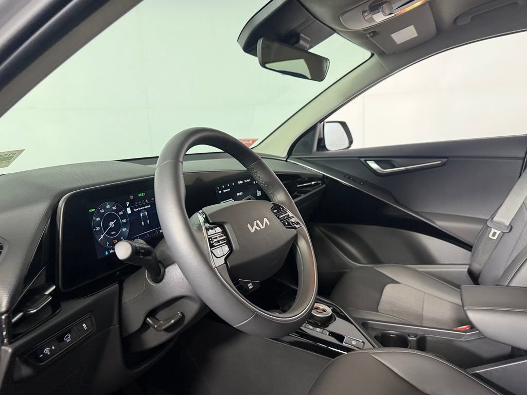 Used 2025 Kia Niro Wind w/ Wind Preserve Package FWD image 23