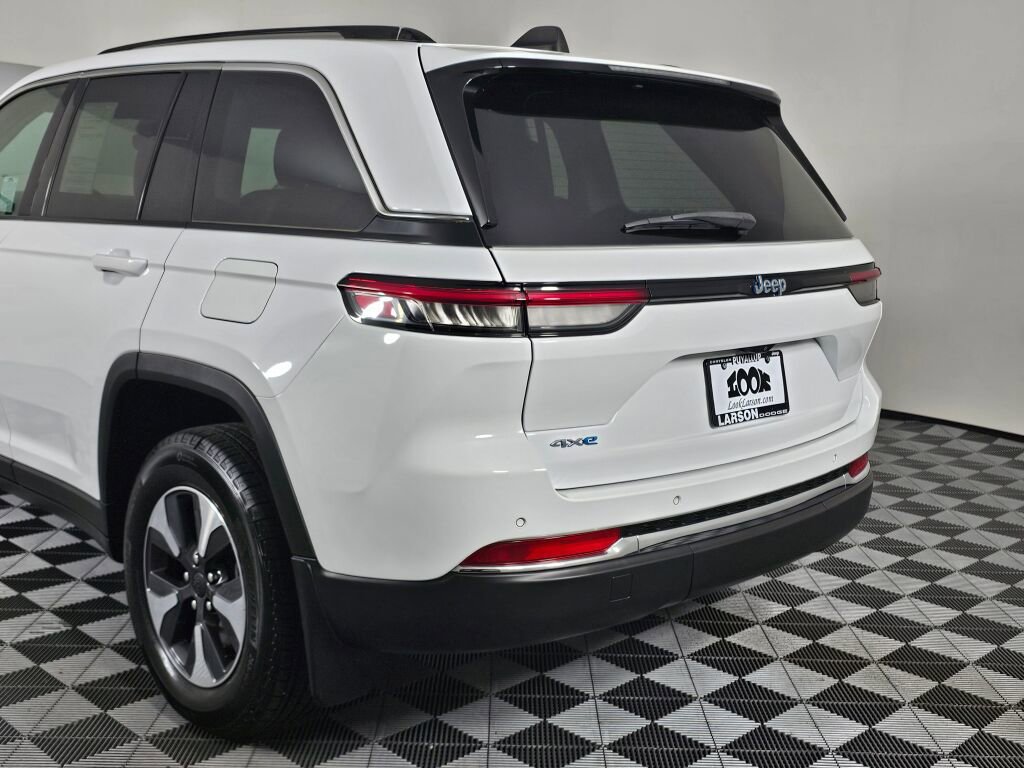 Used 2022 Jeep Grand Cherokee Limited 4xe w/ MOPAR Finishing Package image 13