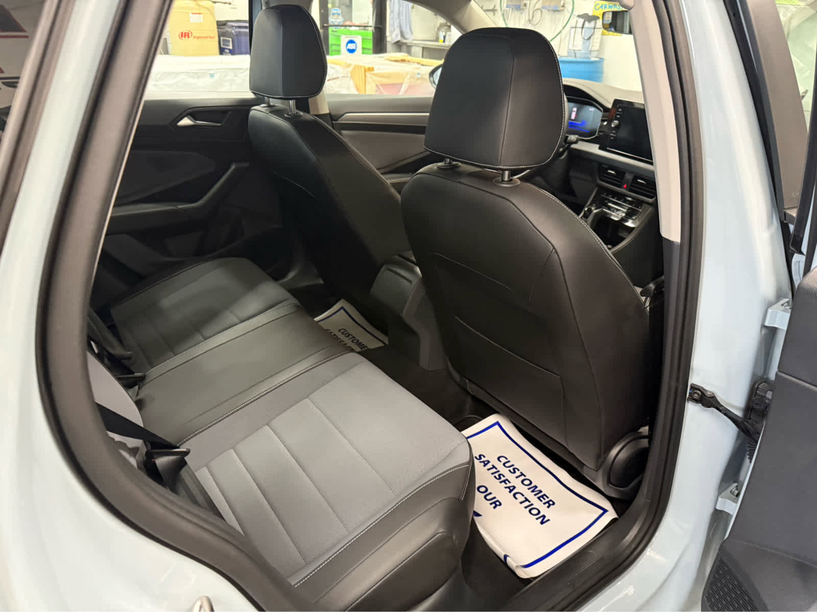 Used 2025 Volkswagen Jetta SE image 25