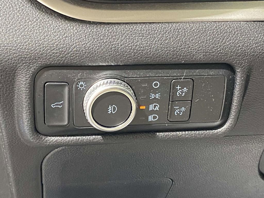 Used 2022 Ford Explorer XLT w/ Equipment Group 202A image 21