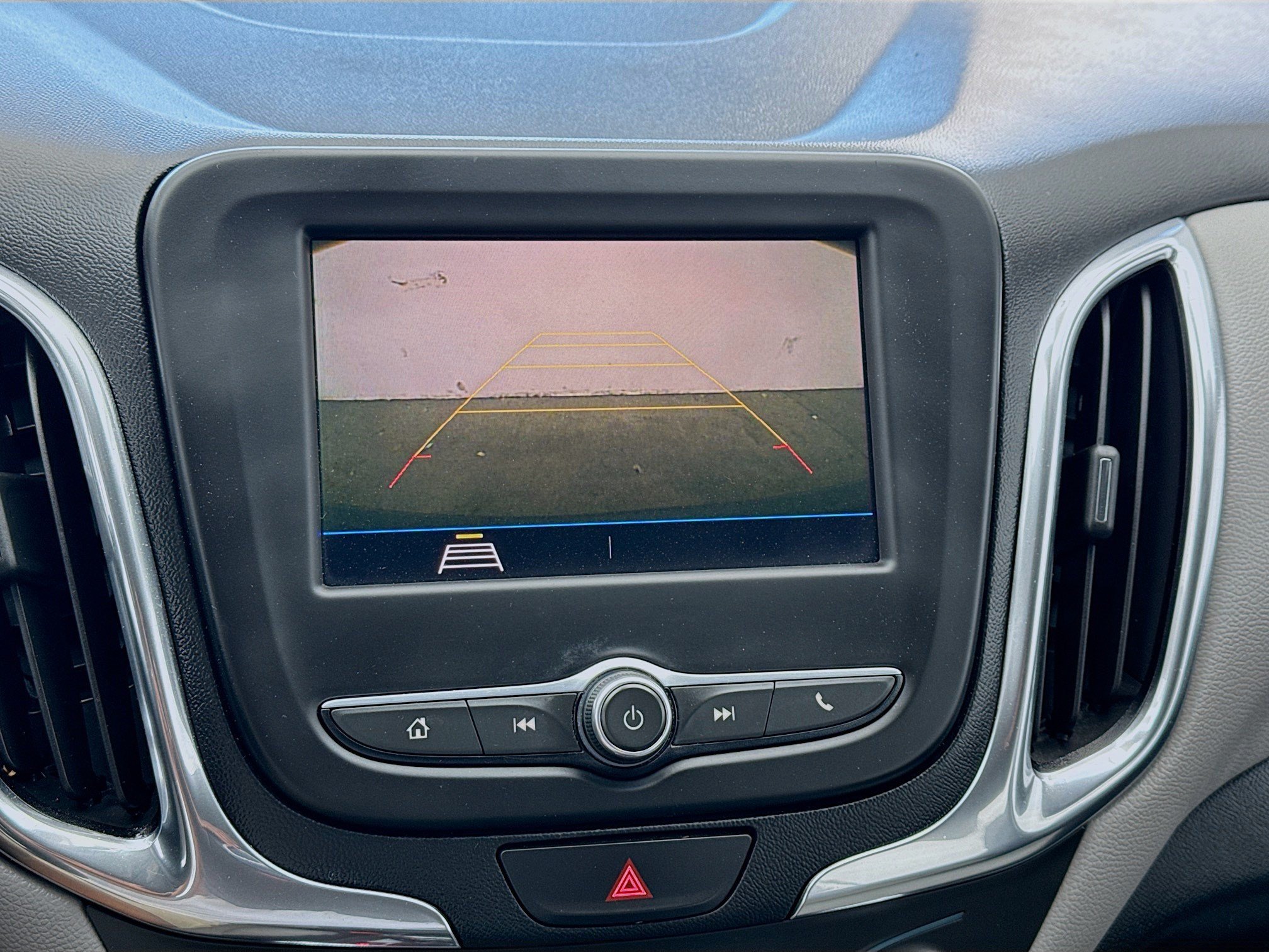 Used 2021 Chevrolet Equinox LS FWD image 10