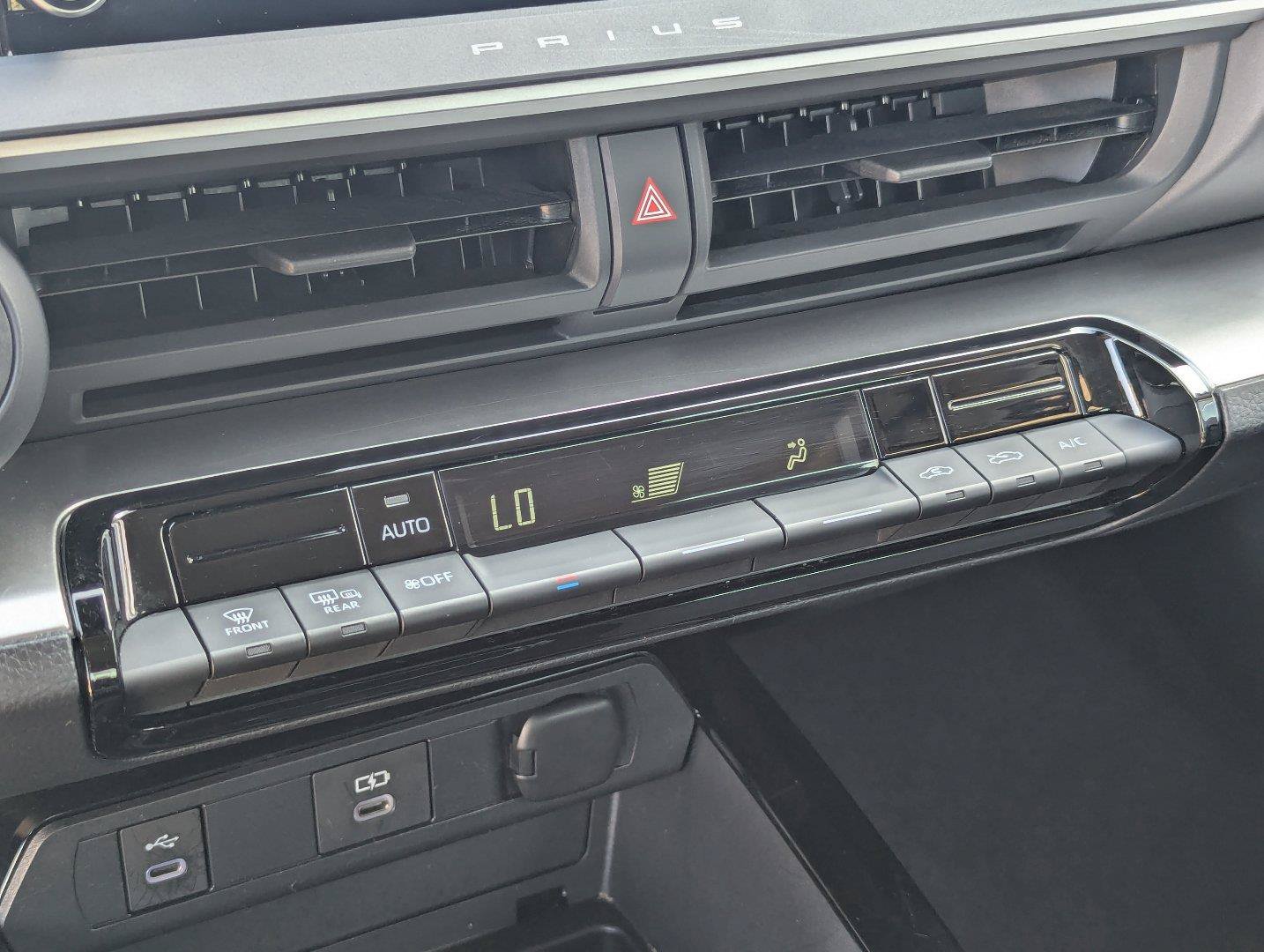 Used 2025 Toyota Prius LE FWD image 19