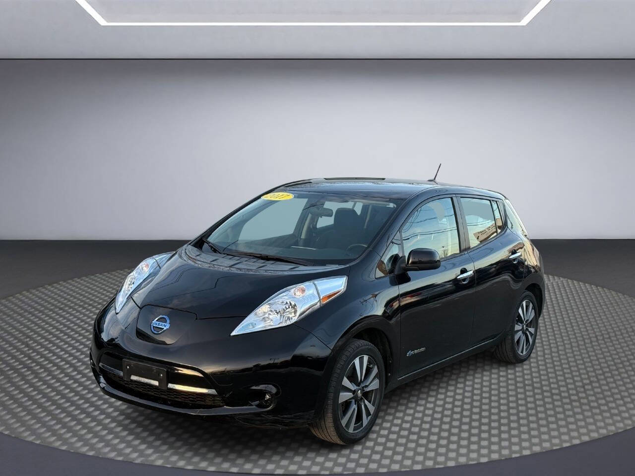 Used 2017 Nissan Leaf SV image 3