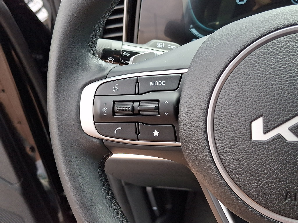 Used 2025 Kia Sportage EX AWD/4WD image 21