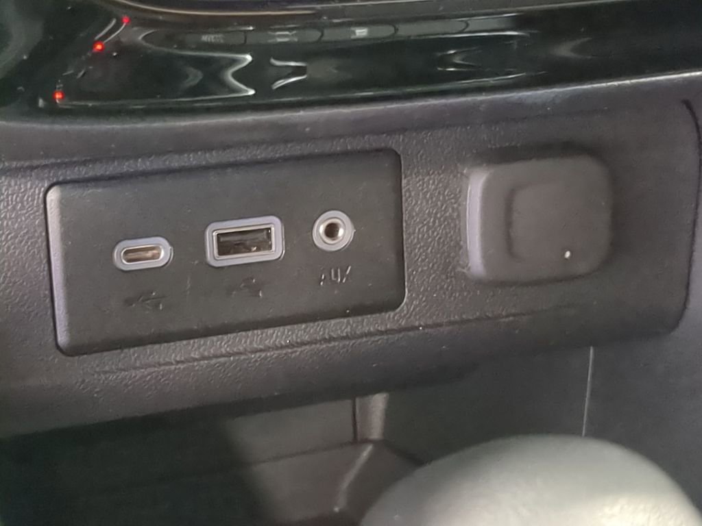 Used 2023 Buick Encore GX Select AWD/4WD image 29