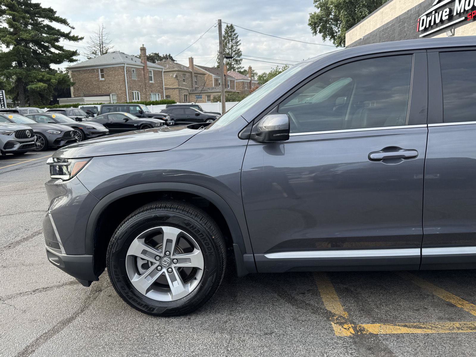 Used 2025 Honda Pilot EX-L image 3
