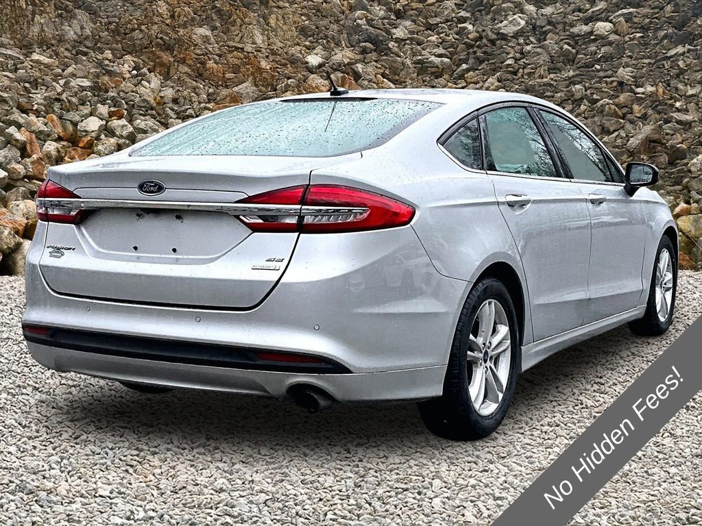 Used 2018 Ford Fusion SE w/ Fusion SE Technology Package FWD image 2