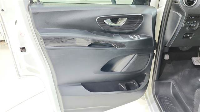 Used 2016 Mercedes-Benz Metris Passenger image 21