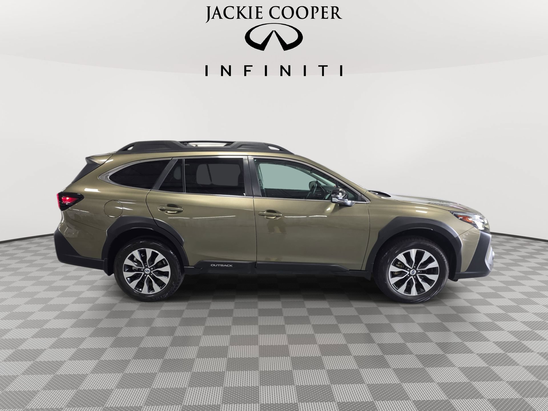 Used 2025 Subaru Outback Limited XT AWD/4WD image 4