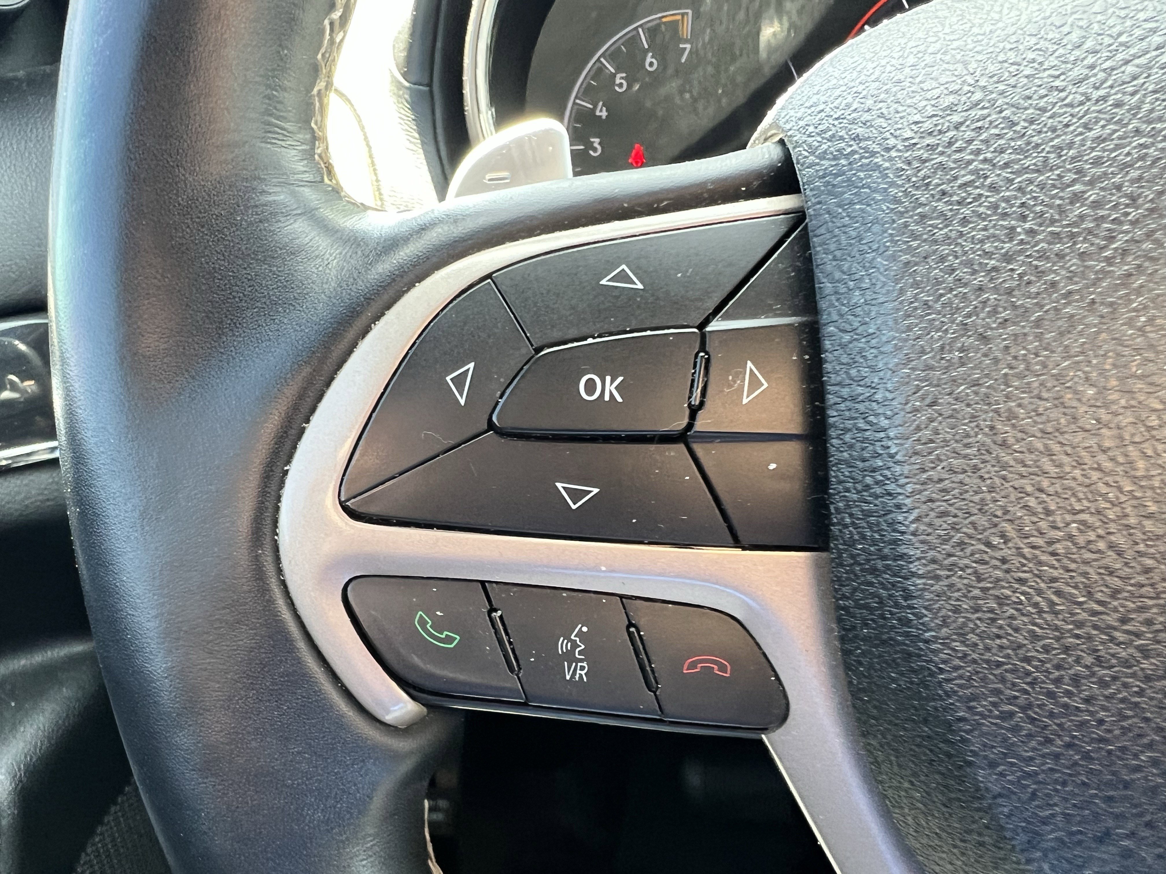 Used 2014 Jeep Grand Cherokee Overland w/ Advanced Technology Group AWD/4WD image 19