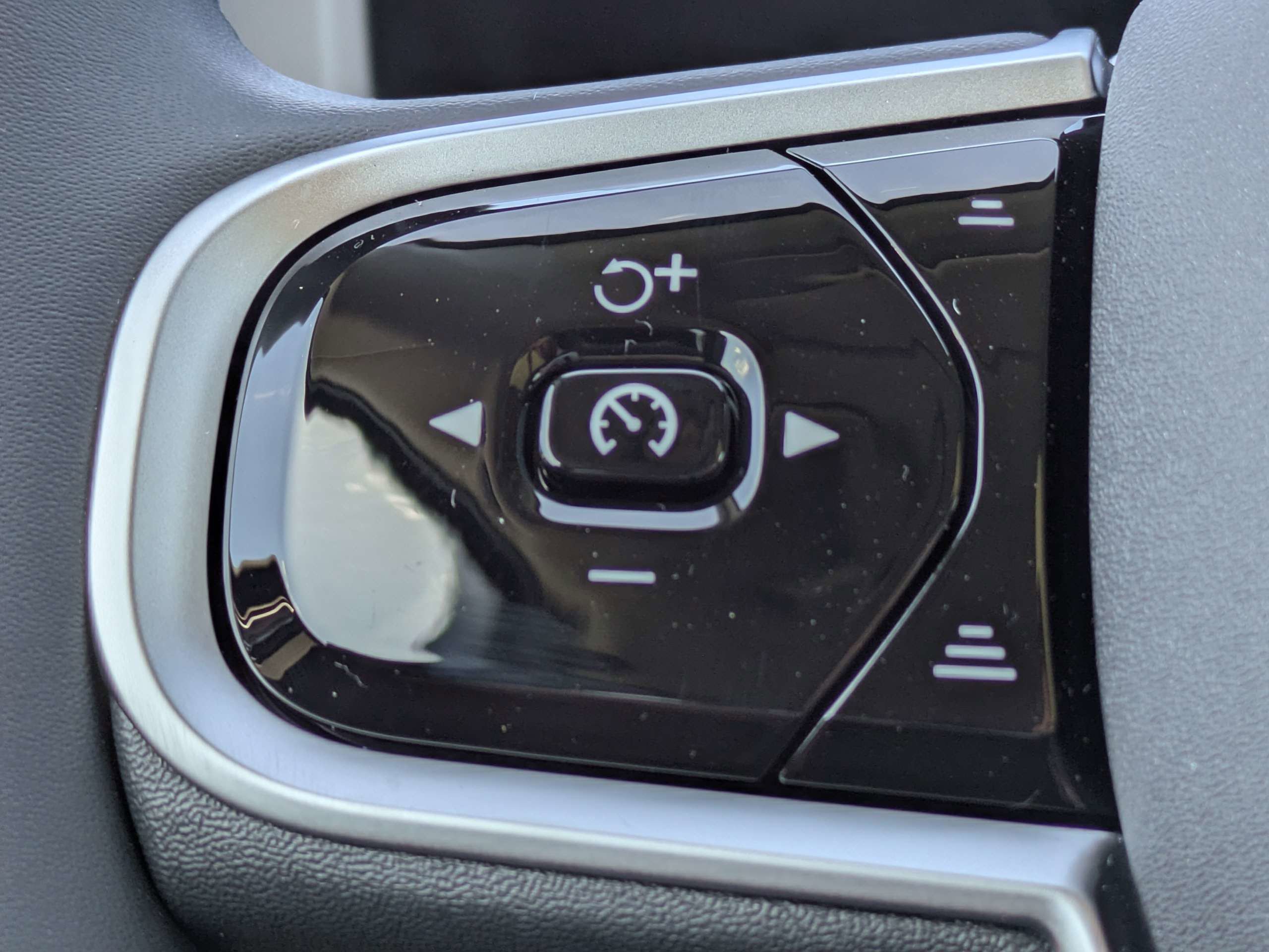 New 2026 Volvo XC60 B5 Plus w/ Protection Package Premier image 28