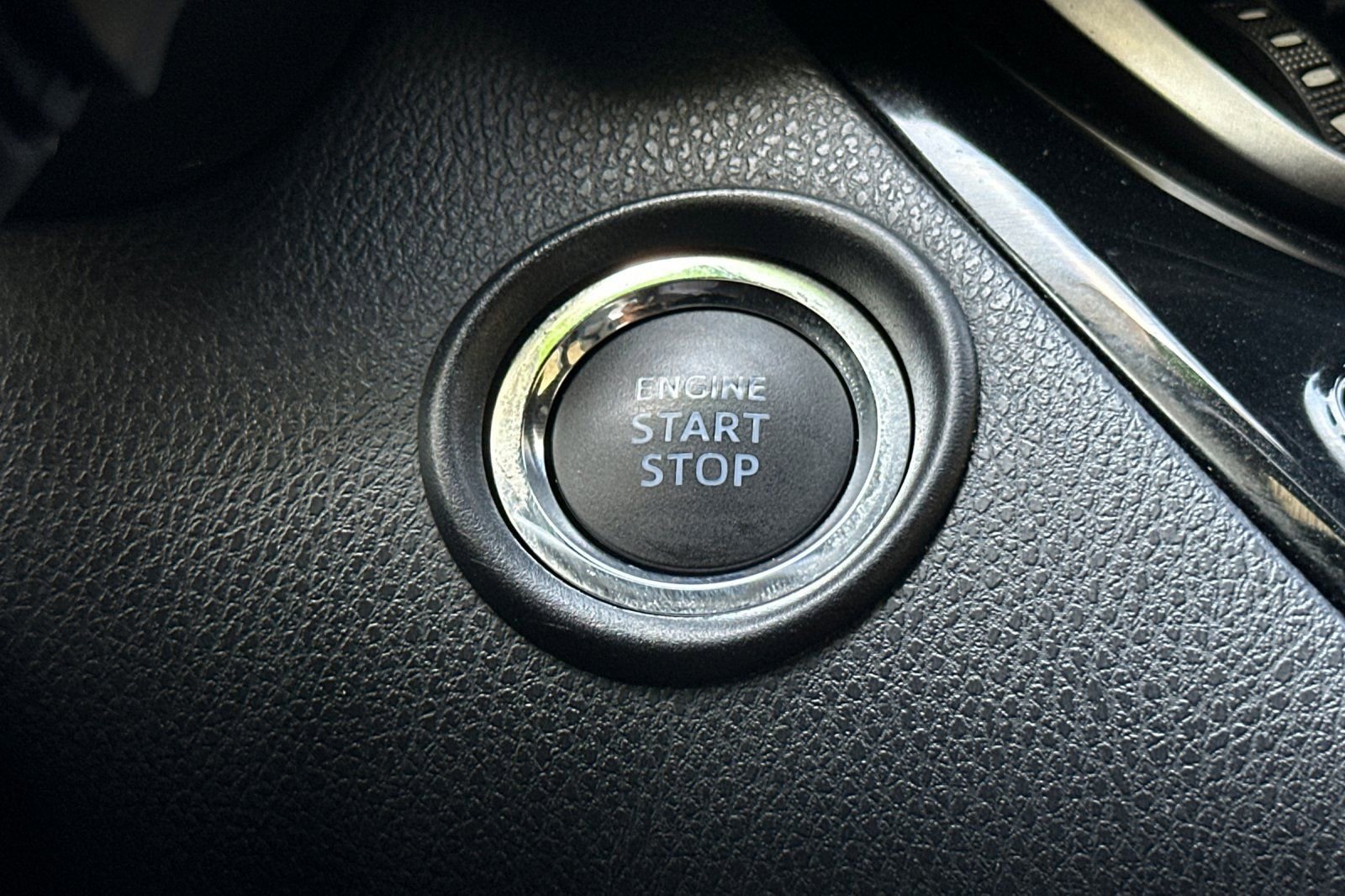 Used 2019 Toyota C-HR Limited FWD image 23