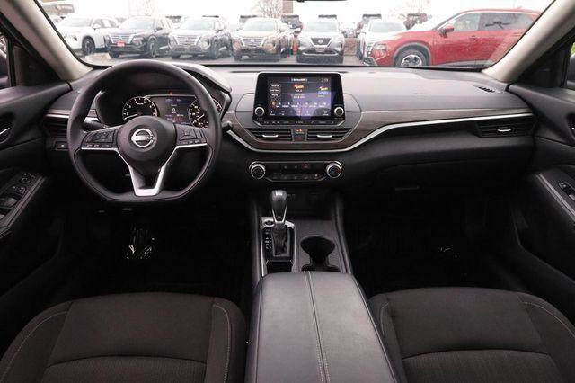Used 2025 Nissan Altima 2.5 SV image 21