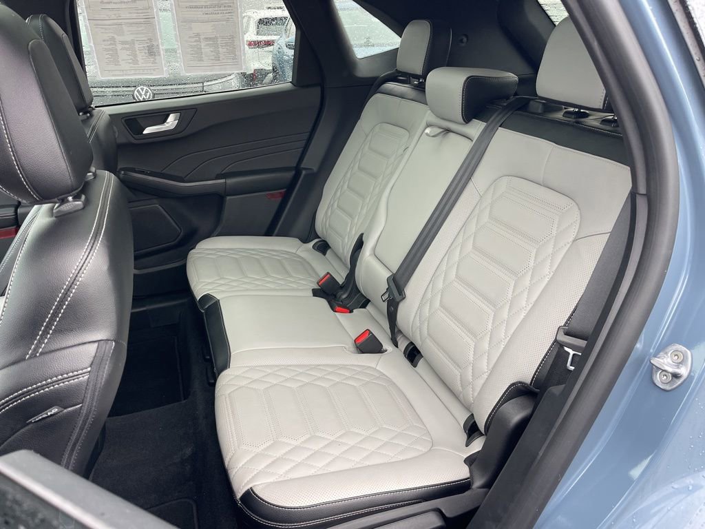 Used 2023 Ford Escape Platinum w/ Premium Technology Package AWD/4WD image 21