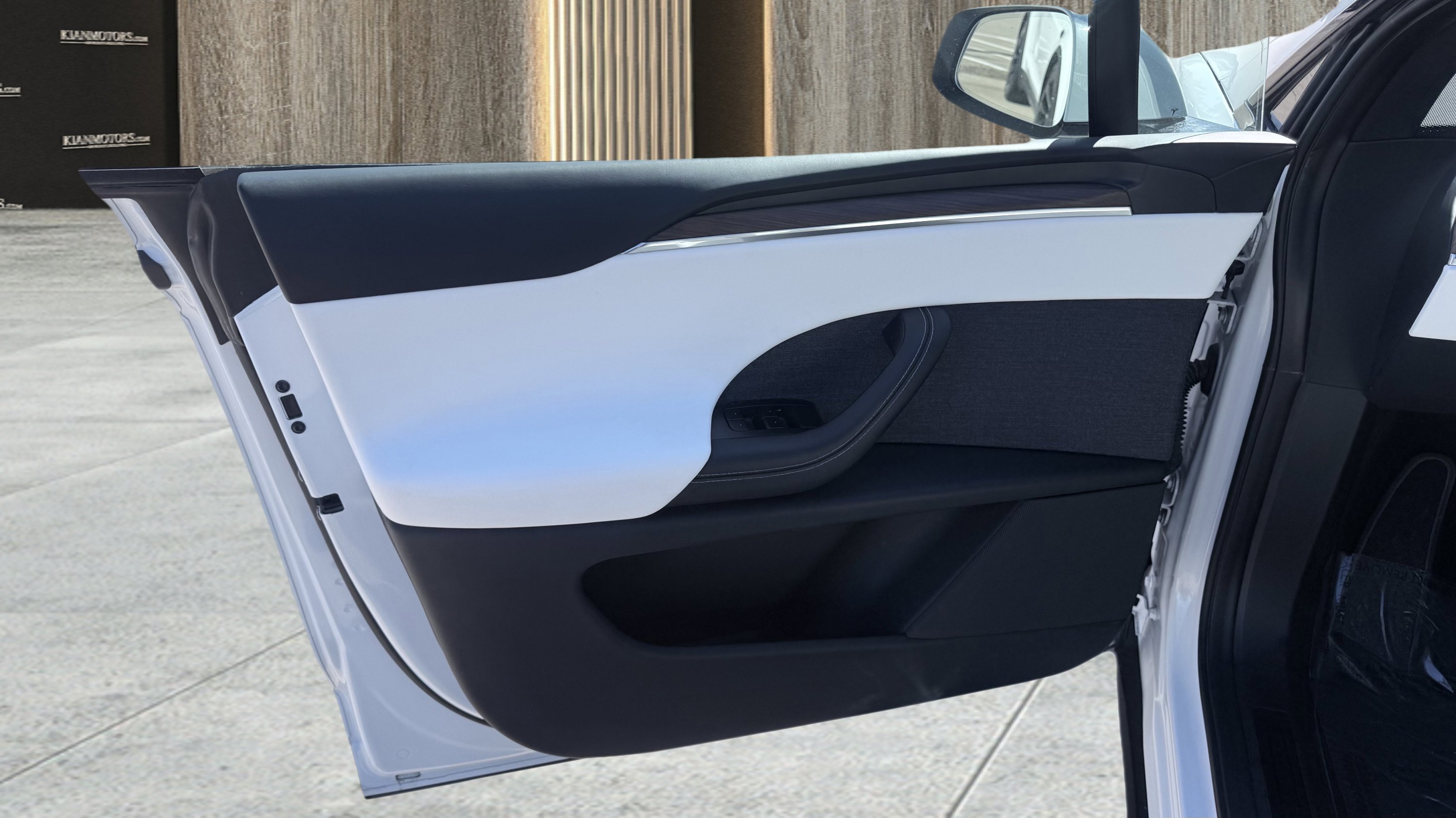 Used 2023 Tesla Model X image 23