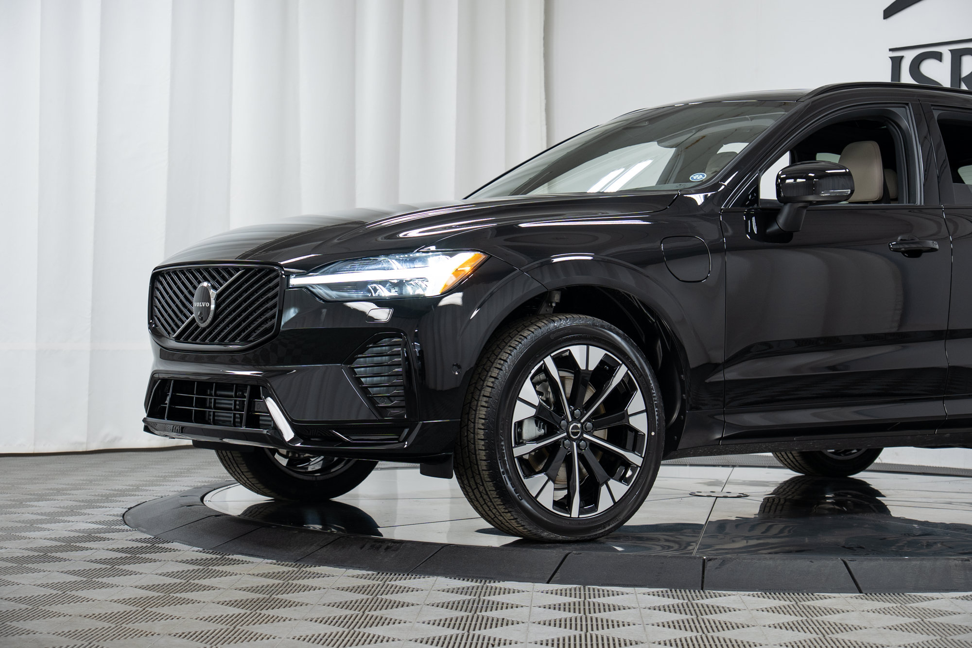 New 2026 Volvo XC60 T8 Plus w/ Protection Package Premier AWD/4WD image 25