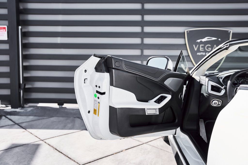 Used 2017 Aston Martin Vanquish S image 36