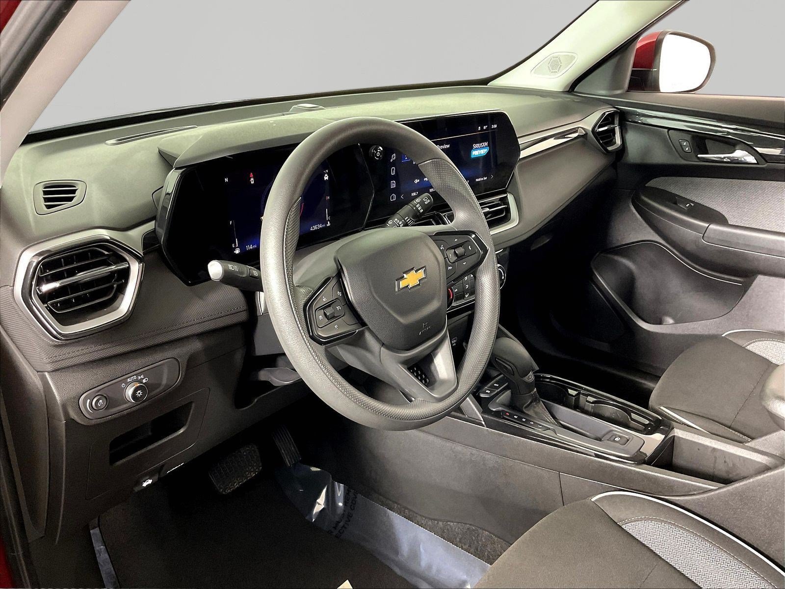 Used 2025 Chevrolet TrailBlazer LT FWD image 16