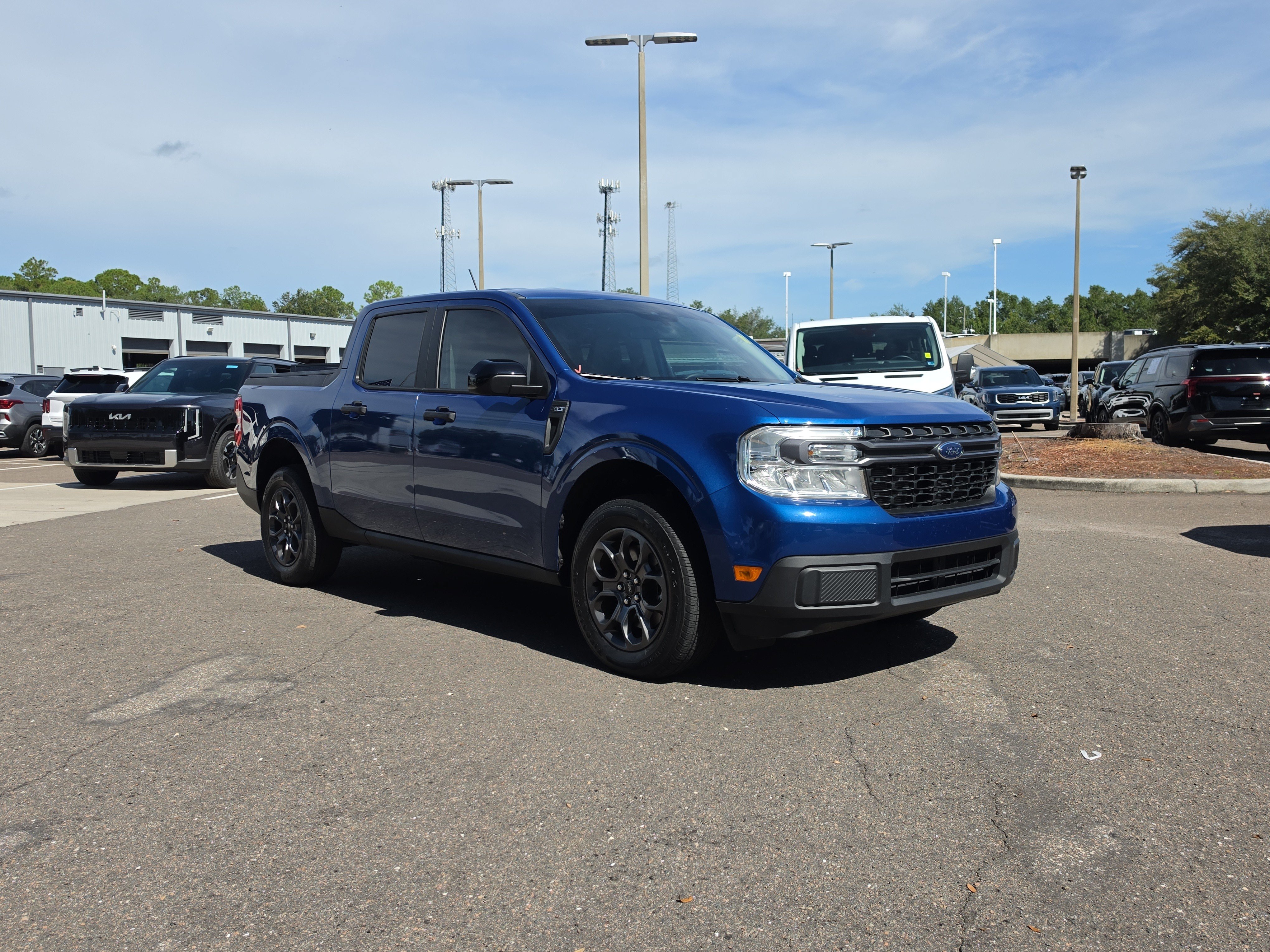 Used 2024 Ford Maverick XLT w/ XLT Luxury Package FWD image 2