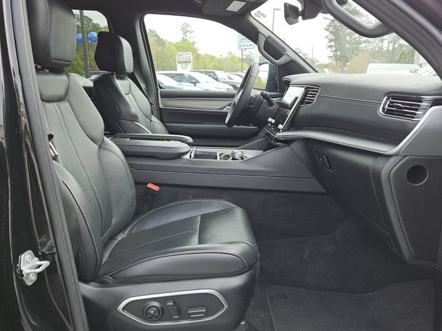 Used 2025 Jeep Wagoneer 4WD image 15