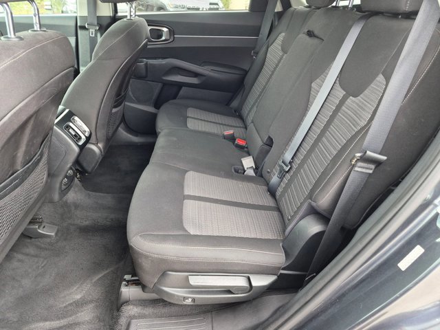 Used 2021 Kia Sorento LX AWD/4WD image 19