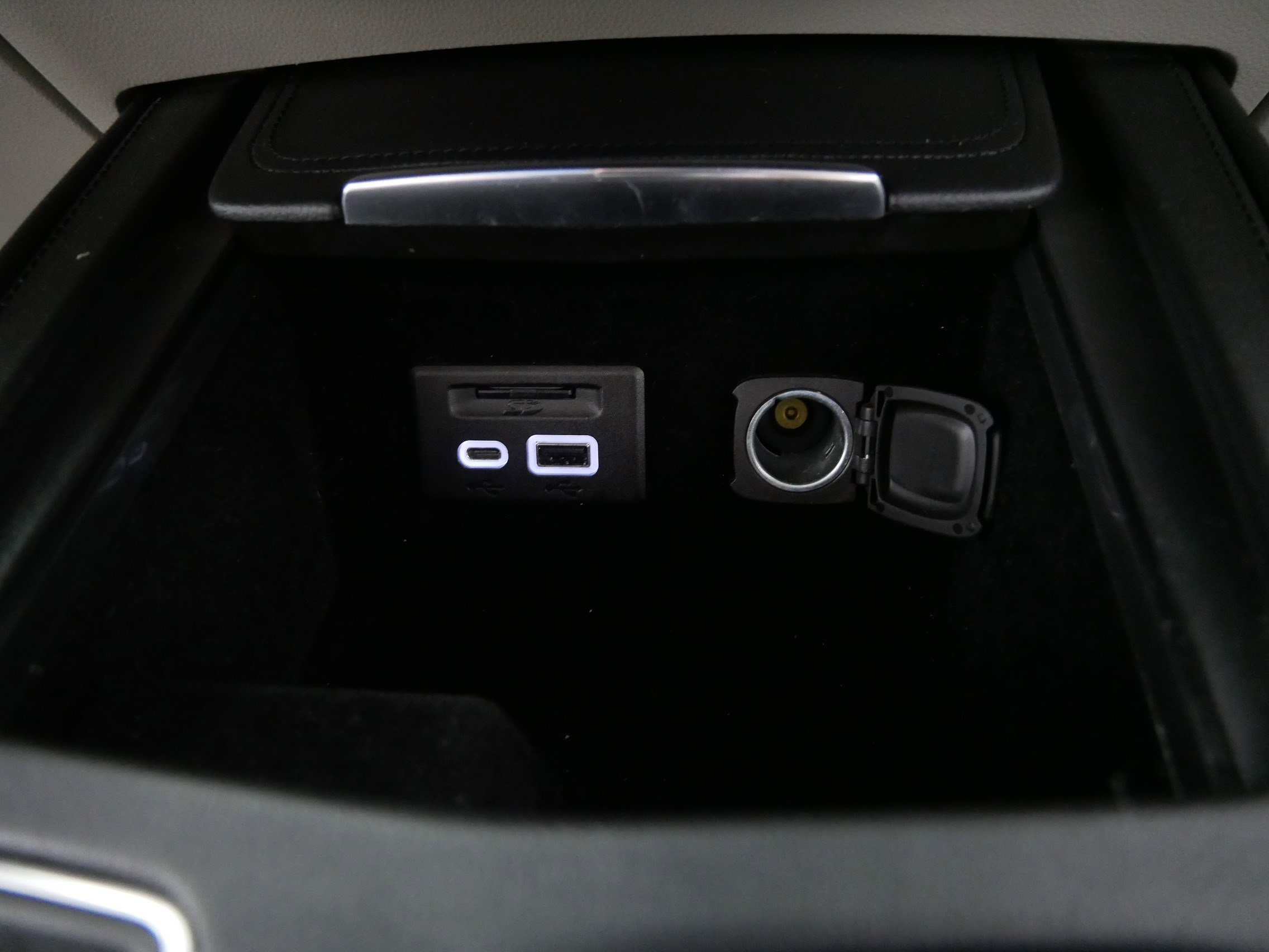 Used 2019 Cadillac XT4 Premium Luxury image 29