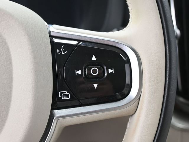Used 2023 Volvo XC60 B5 Plus w/ Protection Package Premier image 16