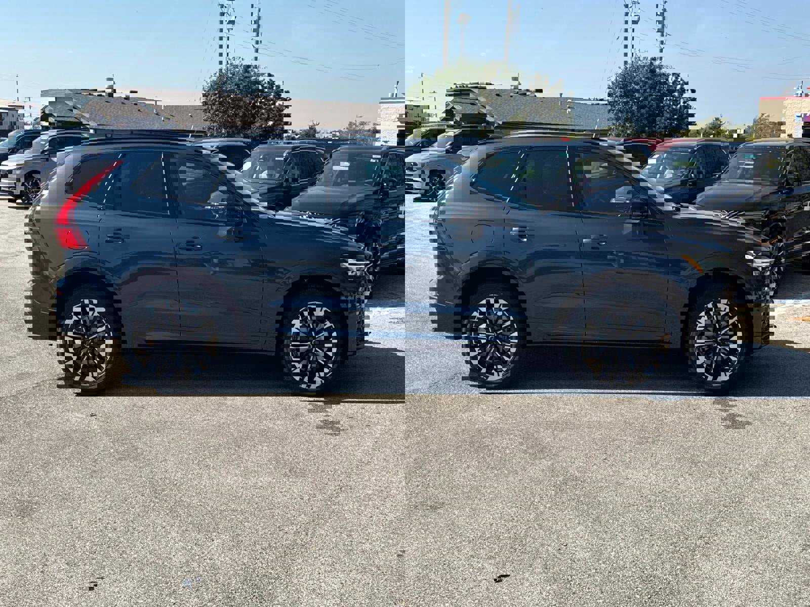 New 2026 Volvo XC60 B5 Plus w/ Climate Package image 4