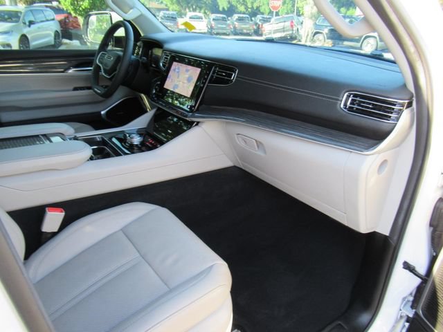 Used 2022 Jeep Wagoneer Series II AWD/4WD image 11