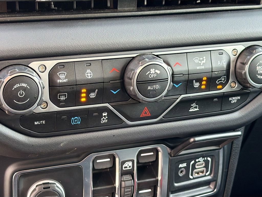 Used 2025 Jeep Wrangler Unlimited Sahara image 23