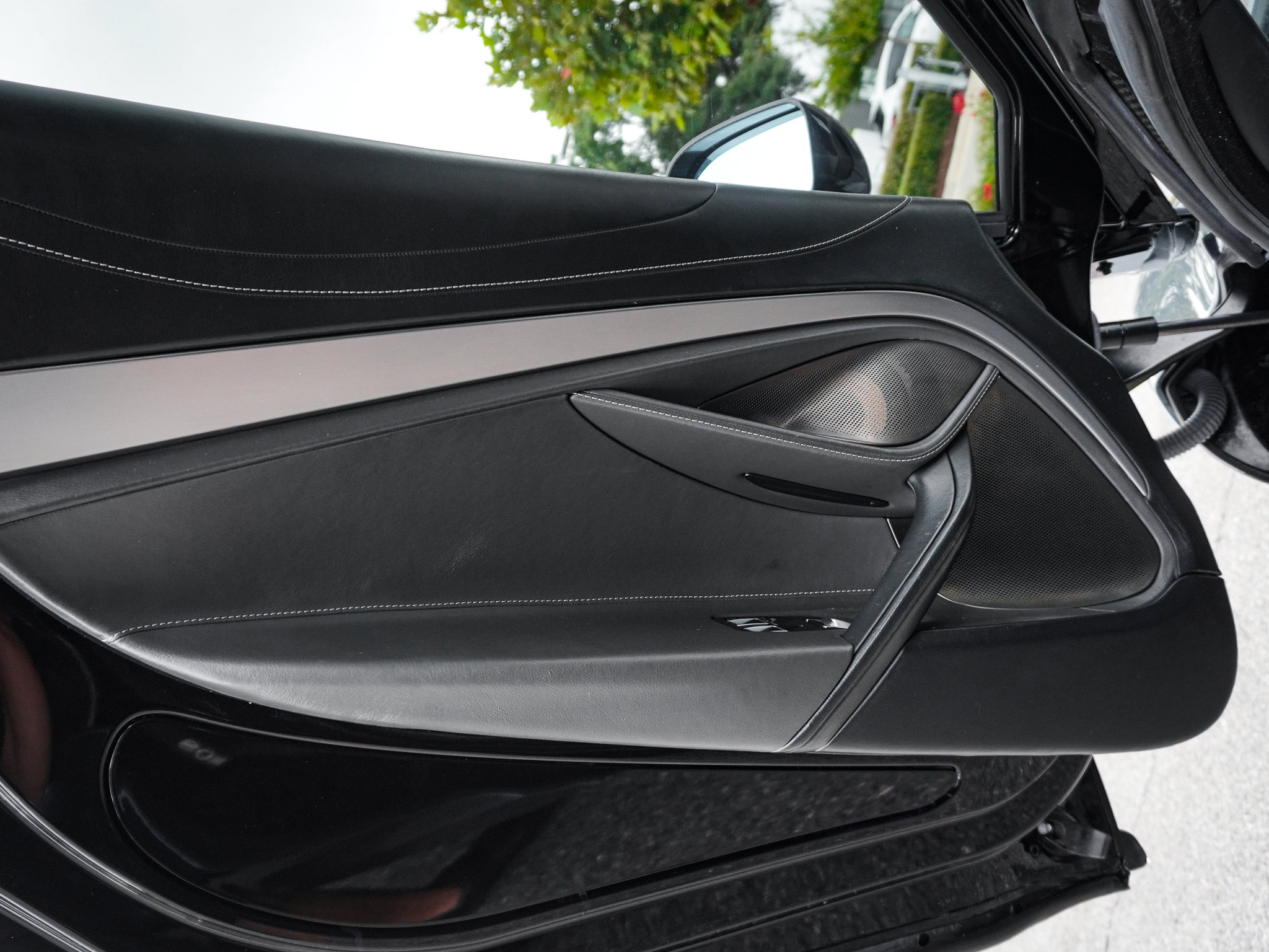 Used 2018 McLaren 720S Luxury RWD image 18