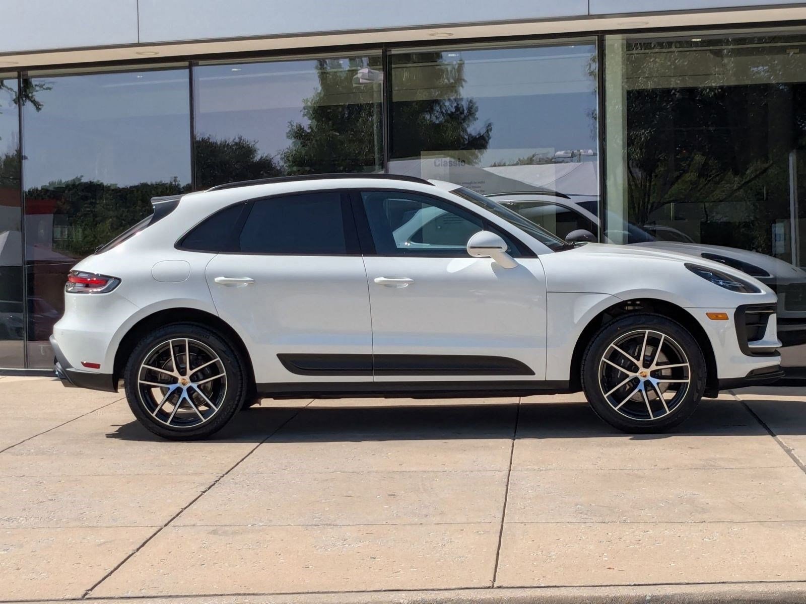 Certified 2025 Porsche Macan image 8
