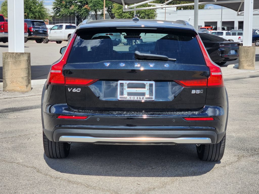 Used 2025 Volvo V60 B5 Cross Country Plus AWD/4WD image 6