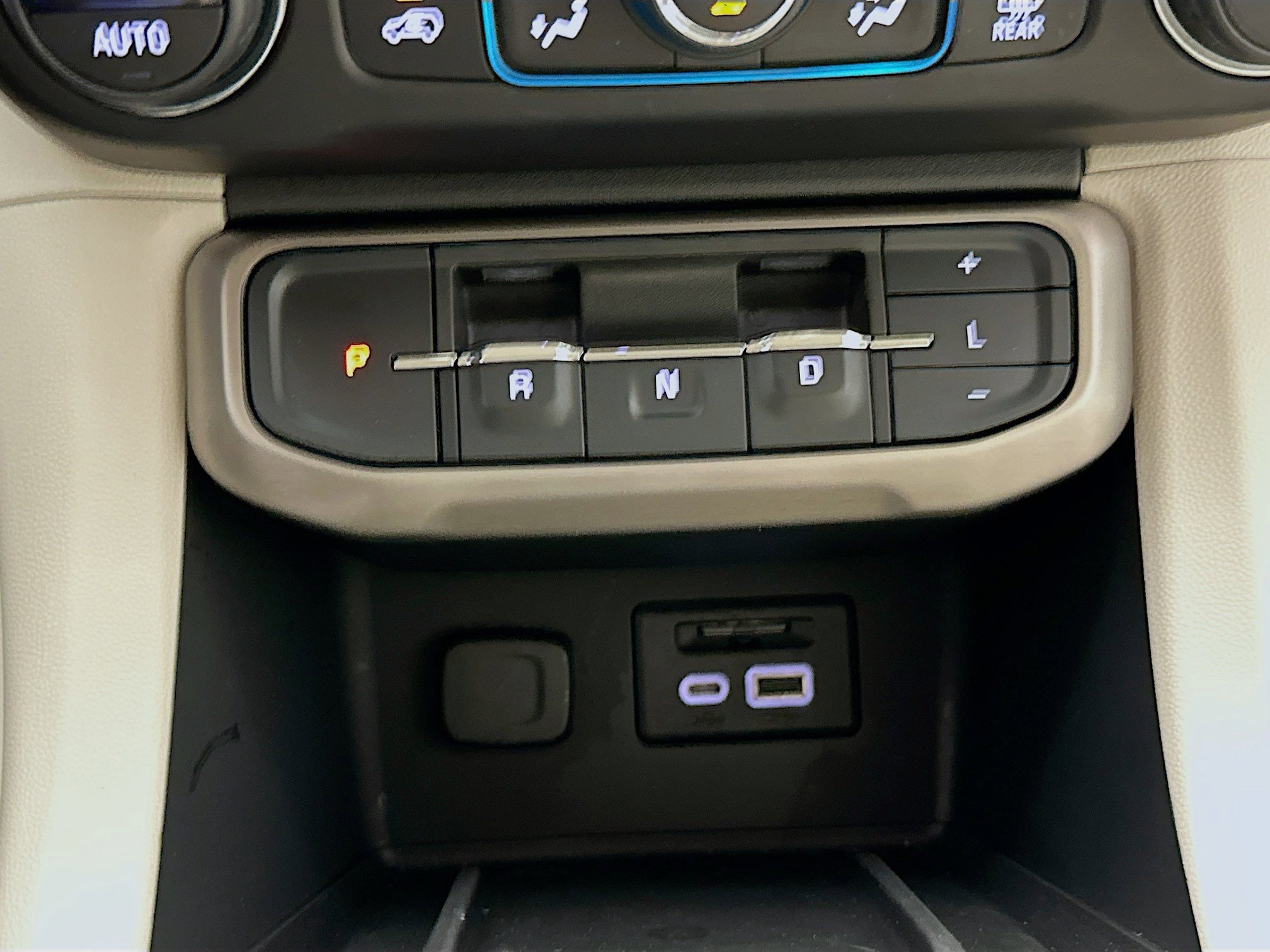 Used 2021 GMC Acadia Denali w/ Denali Technology Package FWD image 25