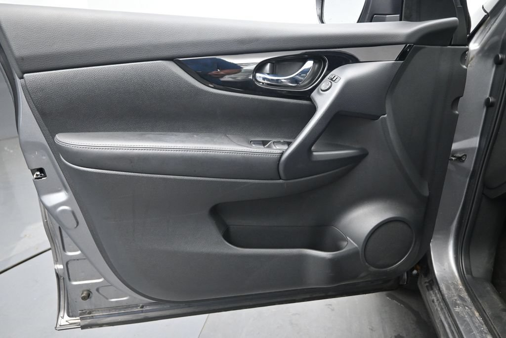 Used 2022 Nissan Rogue Sport SL AWD/4WD image 23