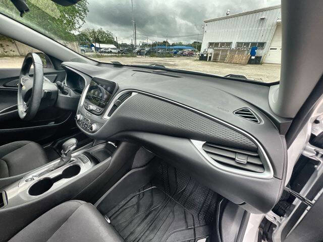 Used 2022 Chevrolet Malibu LT w/ Redline Edition image 28